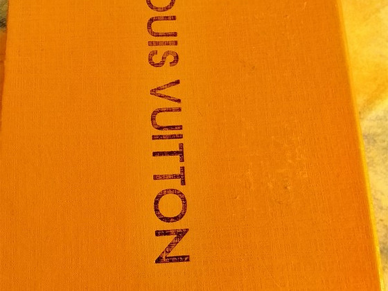 LOUIS VUITTON LOMPAKKO OMASSA LAATIKOSSA