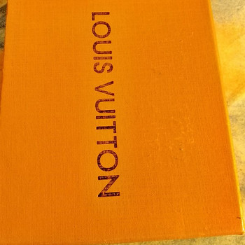 LOUIS VUITTON LOMPAKKO OMASSA LAATIKOSSA