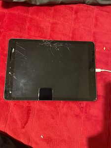 iPad 8th gen 32gb торг (2 фото из 3)
