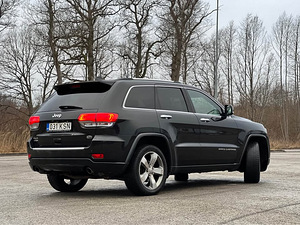 Jeep Grand Cherokee Overland Facelift (3 foto / 10)