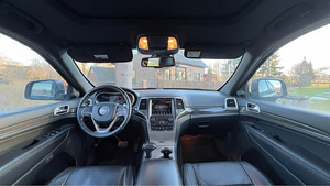 Jeep Grand Cherokee Overland Facelift (4 foto / 10)