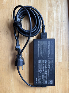 Адаптер Asus ROG 240W (2 фото из 3)