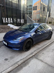 Tesla Model 3 - Performance (1 foto / 14)