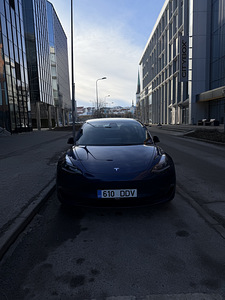 Tesla Model 3 - Performance (3 foto / 14)