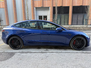 Tesla Model 3 - Performance (4 foto / 14)