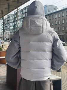 Moncler Hooded Vest (3 foto / 3)