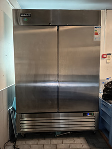 Professionaalne, tööstuslik külmik. (2 foto / 2)