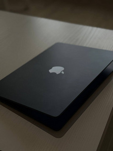 MacBook M3 (3 foto / 5)
