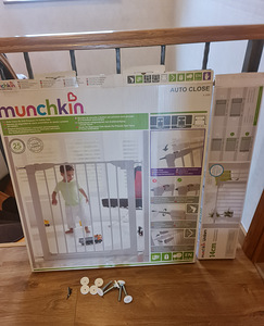 Munchkin turvaväravad+14 cm laiendus ja Baby Dan Alma (1 foto / 6)