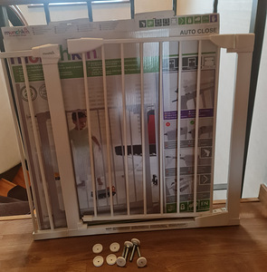 Munchkin turvaväravad+14 cm laiendus ja Baby Dan Alma (2 foto / 6)