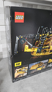 LEGO App-Controlled Cat® D11 Бульдозер (3 фото из 5)