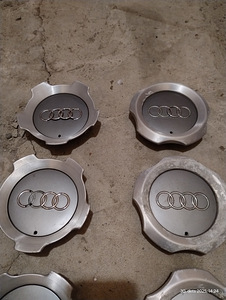 Колпаки для колес Audi Allroad (2 фото из 3)