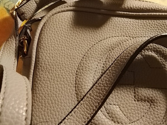 GUCCI HOPEAN VÄRINEN OLKALAUKKU