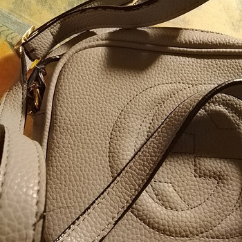 GUCCI HOPEAN VÄRINEN OLKALAUKKU