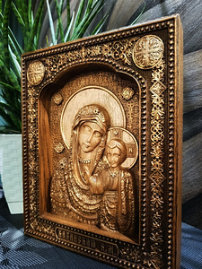 Казанская Божия Матерь Икона из дуба (3 фото из 10)