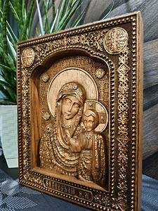 Казанская Божия Матерь Икона из дуба (4 фото из 10)