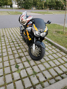 Honda CBR 900RR Fireblade (1 фото из 7)