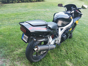 Honda CBR 900RR Fireblade (5 фото из 7)