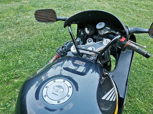 Honda CBR 900RR Fireblade (4 фото из 7)