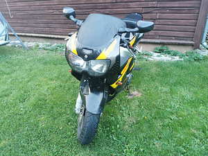 Honda CBR 900RR Fireblade (7 фото из 7)