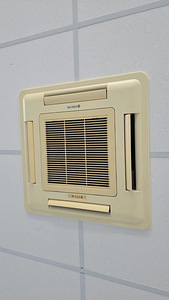Воздушно-охлаждаемый жидкостный чиллер Daikin (2 фото из 9)