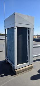 Воздушно-охлаждаемый жидкостный чиллер Daikin (4 фото из 9)