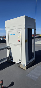 Воздушно-охлаждаемый жидкостный чиллер Daikin (5 фото из 9)