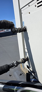 Воздушно-охлаждаемый жидкостный чиллер Daikin (8 фото из 9)