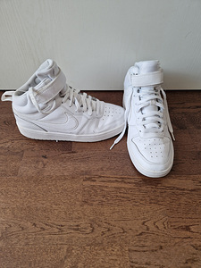 Nike tossud s40 (1 фото из 3)