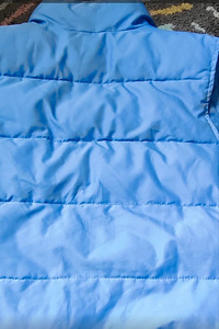 Korralik Huppa vest (helesinine) (3 foto / 3)