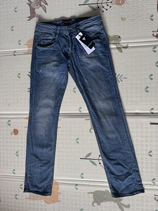 Джинсы Guess (1 фото из 2)