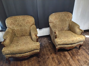 Два кресла (2 фото из 3)