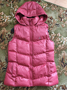 Безрукавки S,M (3 фото из 7)