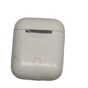 Беспроводные наушники Apple AirPods 1gen (2 фото из 5)