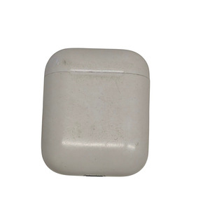 Беспроводные наушники Apple AirPods 1gen (4 фото из 5)