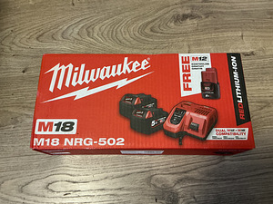 Аккумуляторы Milwaukee, зарядное устройство, НОВОЕ!!! (1 фото из 1)