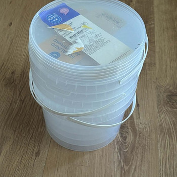 Annan ära 5 plastmassi ämbrit.