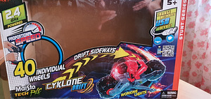 Maisto Tech R/C Cyklone Drift (дрифтующий цикл) (4 фото из 4)