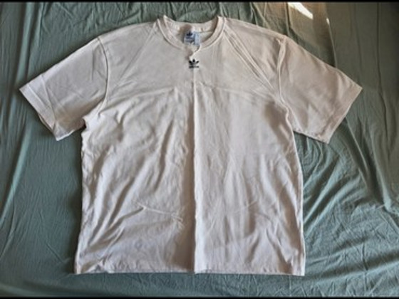 Uus Adidas Originals T-särk, kahvatu virsik/beez