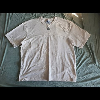Uus Adidas Originals T-särk, kahvatu virsik/beez