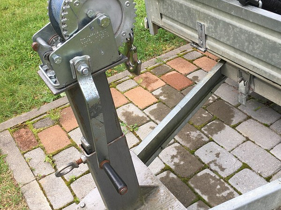 Paadi tõsteseade haagisele