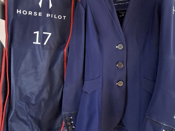 Uus Horse Pilot hüppe redingot. Valged Equiline püksid 344