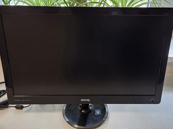 BenQ V2220H monitor — 21,5" Full HD