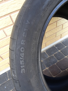 Шины 315/40 R21 (2 фото из 3)