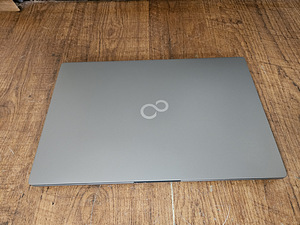 Fujitsu Lifebook U7511 (2 фото из 3)