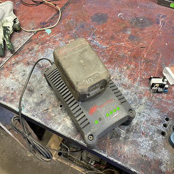 Ingersoll rand IQ v20 аккумулятор и зарядное устройство