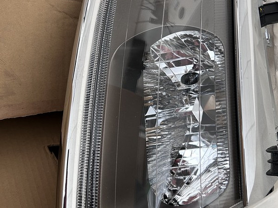 Mitsubishi Pajero Sport esituli originaal