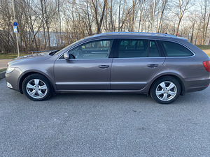 Продам Skoda Superb (5 фото из 8)
