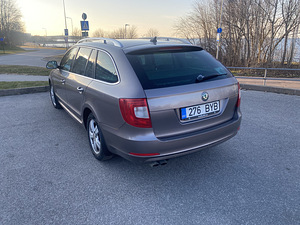 Продам Skoda Superb (7 фото из 8)