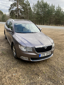 Продам Skoda Superb (8 фото из 8)